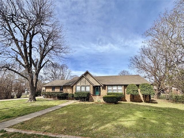 445 E Keetoowah Street, Tahlequah, OK 74464