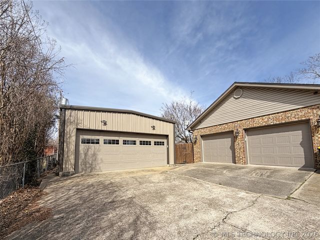 445 E Keetoowah Street, Tahlequah, OK 74464