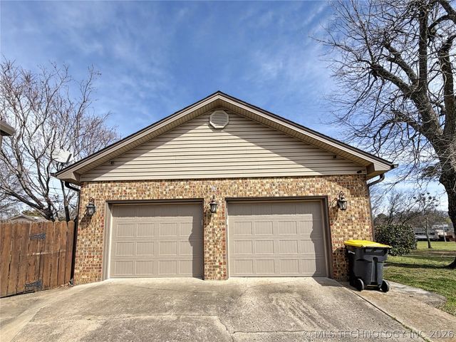 445 E Keetoowah Street, Tahlequah, OK 74464