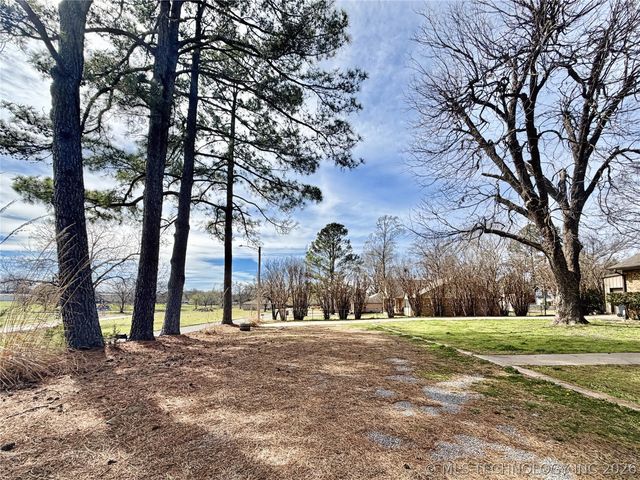 445 E Keetoowah Street, Tahlequah, OK 74464