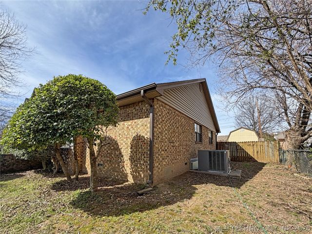 445 E Keetoowah Street, Tahlequah, OK 74464