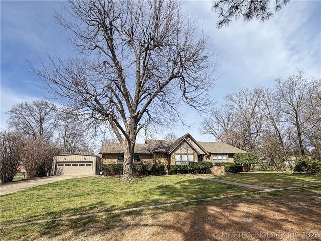 445 E Keetoowah Street, Tahlequah, OK 74464