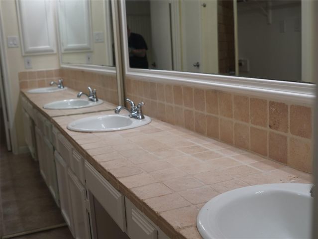 31 N Lakeridge Circle, The Woodlands, TX 77381