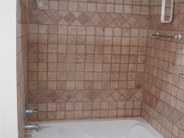31 N Lakeridge Circle, The Woodlands, TX 77381