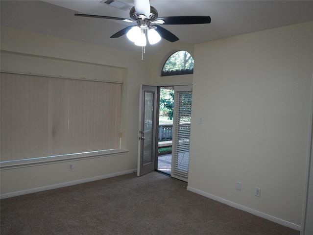 31 N Lakeridge Circle, The Woodlands, TX 77381
