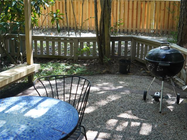 31 N Lakeridge Circle, The Woodlands, TX 77381