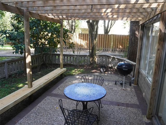 31 N Lakeridge Circle, The Woodlands, TX 77381