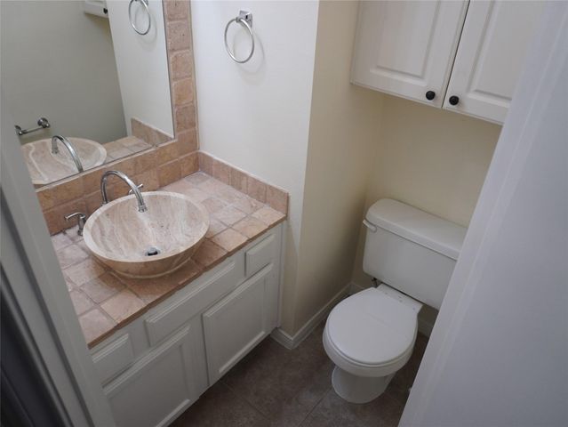 31 N Lakeridge Circle, The Woodlands, TX 77381