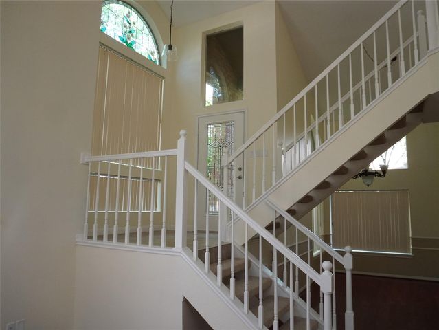 31 N Lakeridge Circle, The Woodlands, TX 77381