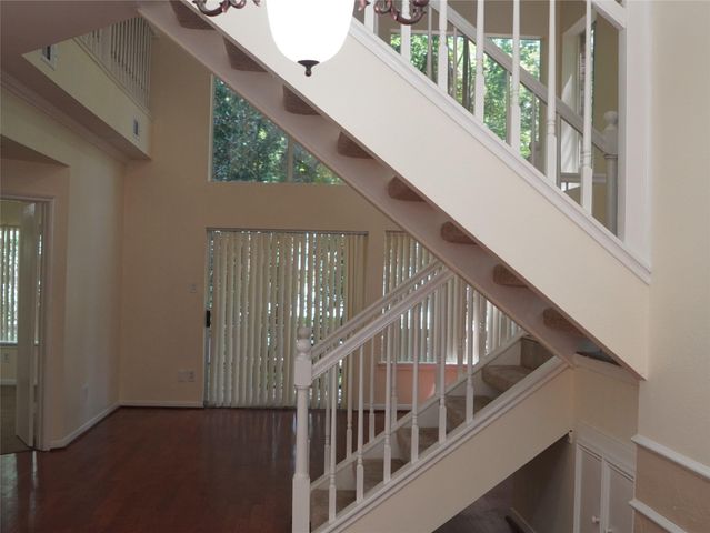 31 N Lakeridge Circle, The Woodlands, TX 77381