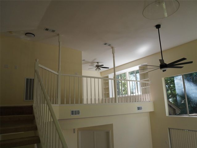 31 N Lakeridge Circle, The Woodlands, TX 77381