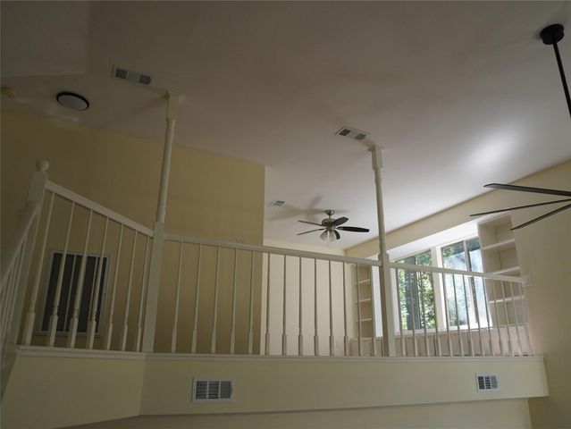 31 N Lakeridge Circle, The Woodlands, TX 77381