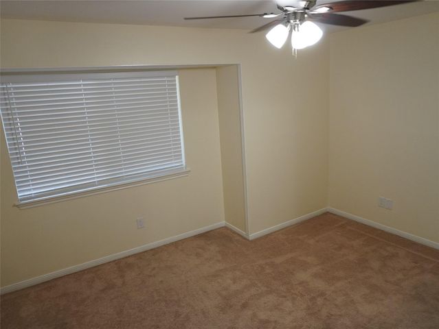 31 N Lakeridge Circle, The Woodlands, TX 77381