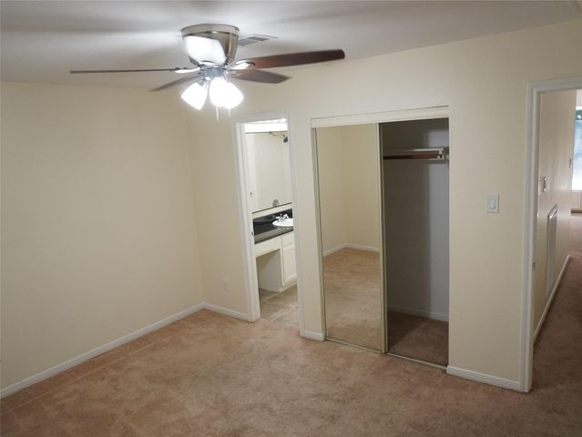 31 N Lakeridge Circle, The Woodlands, TX 77381