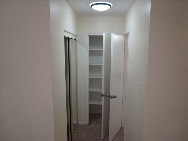 31 N Lakeridge Circle, The Woodlands, TX 77381