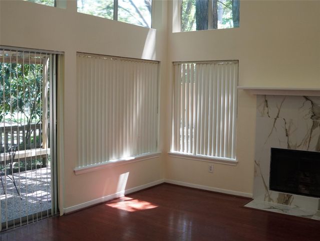 31 N Lakeridge Circle, The Woodlands, TX 77381