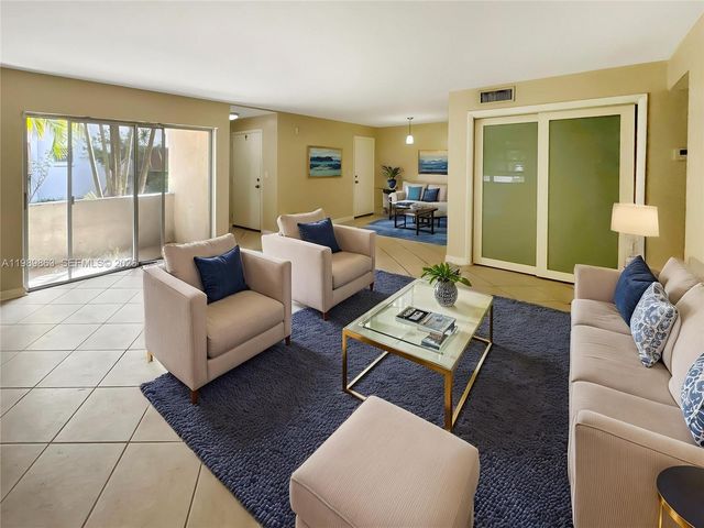 9454 SW 77th Ave S1, Miami, FL 33156