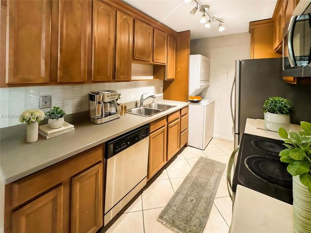 9454 SW 77th Ave S1, Miami, FL 33156