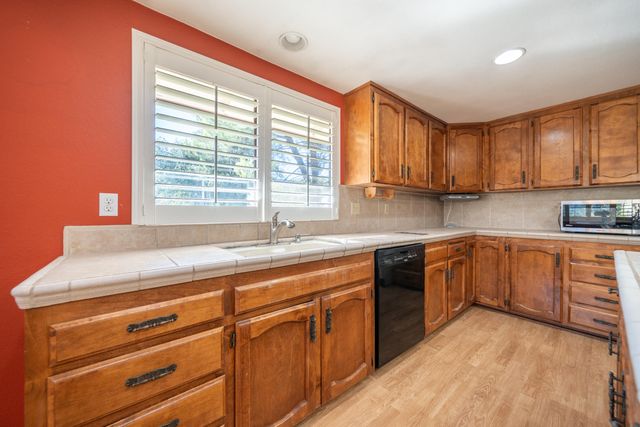 8751 Goldstone Lane, Redding, CA 96001