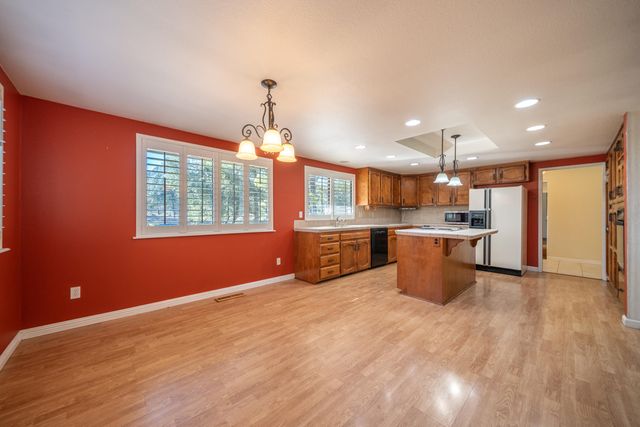 8751 Goldstone Lane, Redding, CA 96001