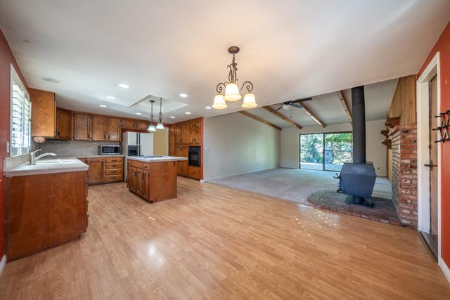 8751 Goldstone Lane, Redding, CA 96001