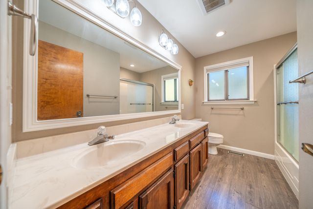 8751 Goldstone Lane, Redding, CA 96001