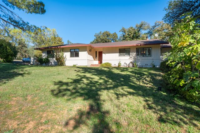 8751 Goldstone Lane, Redding, CA 96001