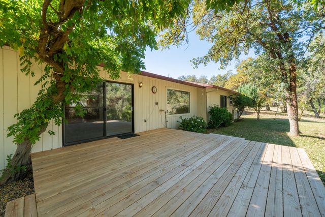 8751 Goldstone Lane, Redding, CA 96001