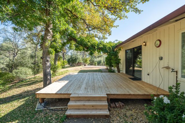 8751 Goldstone Lane, Redding, CA 96001