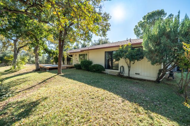 8751 Goldstone Lane, Redding, CA 96001