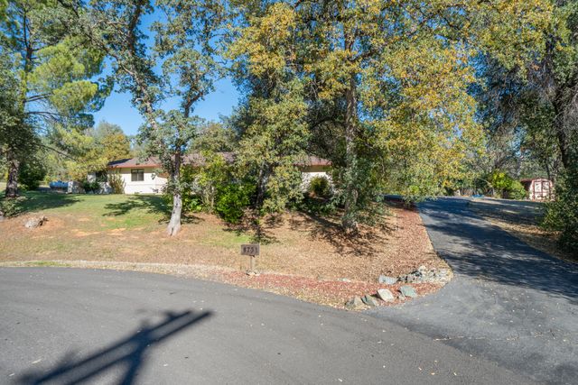 8751 Goldstone Lane, Redding, CA 96001