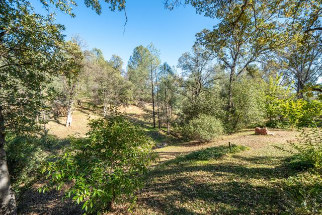 8751 Goldstone Lane, Redding, CA 96001