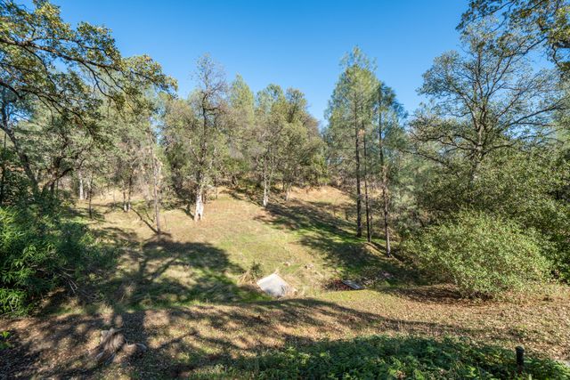 8751 Goldstone Lane, Redding, CA 96001