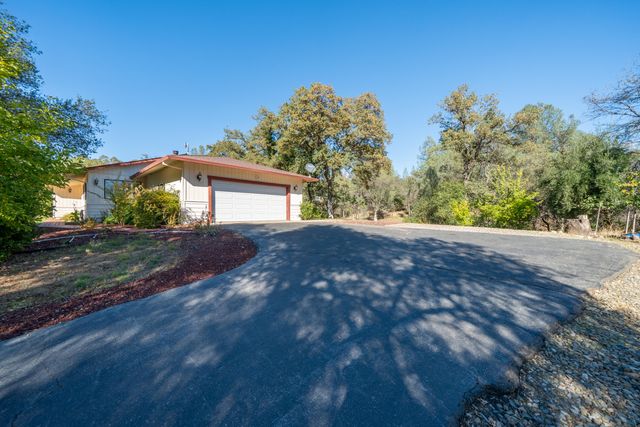 8751 Goldstone Lane, Redding, CA 96001