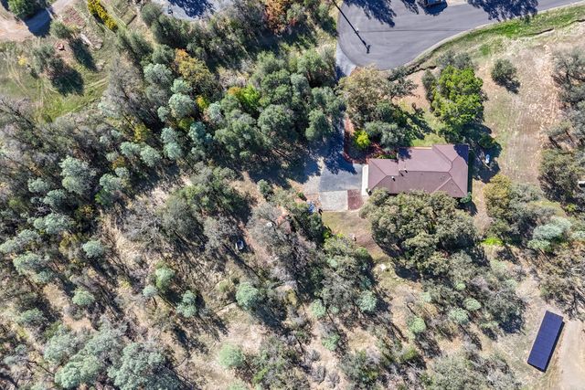 8751 Goldstone Lane, Redding, CA 96001