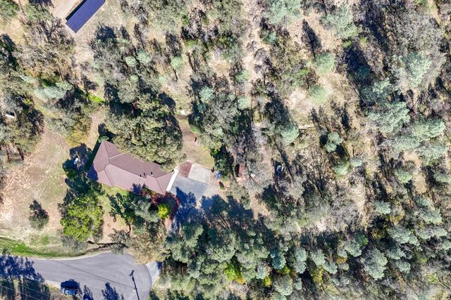 8751 Goldstone Lane, Redding, CA 96001