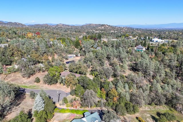 8751 Goldstone Lane, Redding, CA 96001
