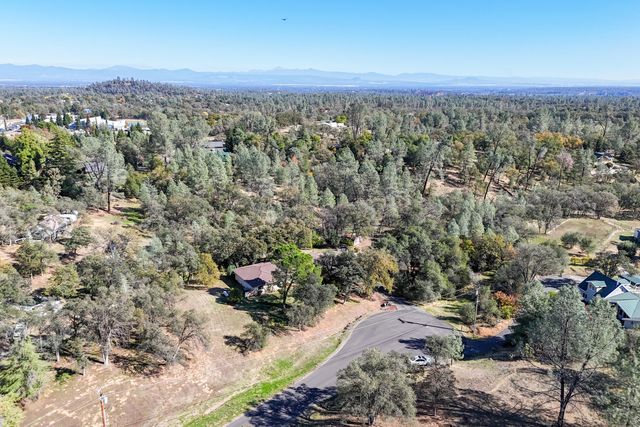8751 Goldstone Lane, Redding, CA 96001