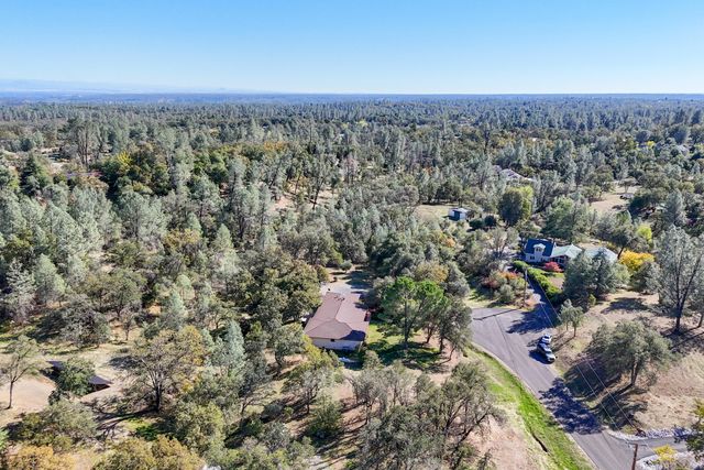 8751 Goldstone Lane, Redding, CA 96001