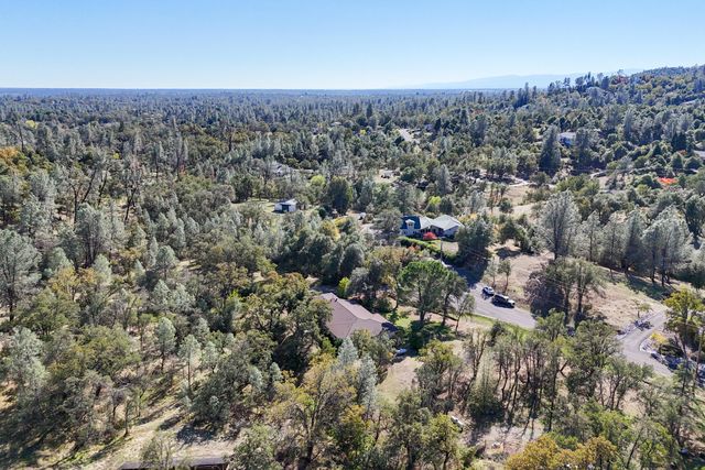 8751 Goldstone Lane, Redding, CA 96001