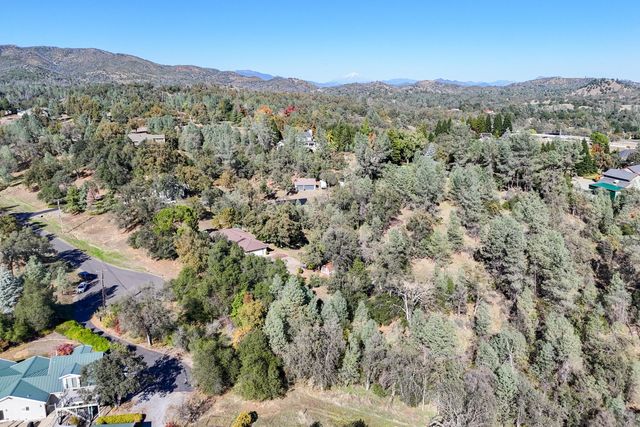 8751 Goldstone Lane, Redding, CA 96001