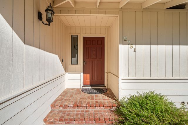 8751 Goldstone Lane, Redding, CA 96001