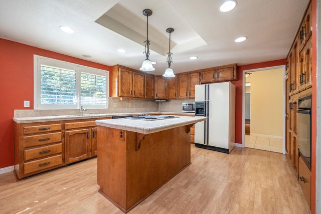 8751 Goldstone Lane, Redding, CA 96001