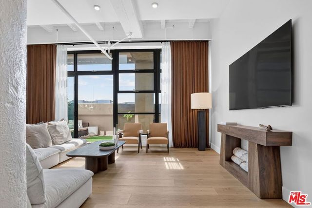 1645 Vine Street 411, Los Angeles, CA 90028