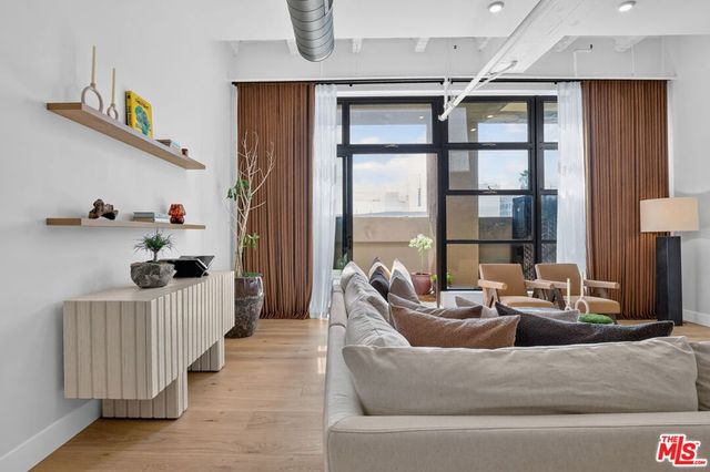 1645 Vine Street 411, Los Angeles, CA 90028