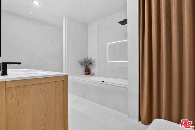 1645 Vine Street 411, Los Angeles, CA 90028