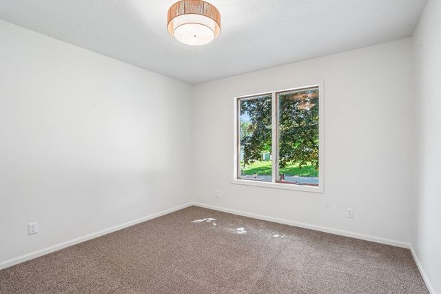 425 Crestview Drive S, Maplewood, MN 55119