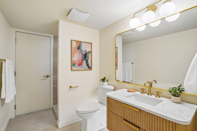 425 Crestview Drive S, Maplewood, MN 55119