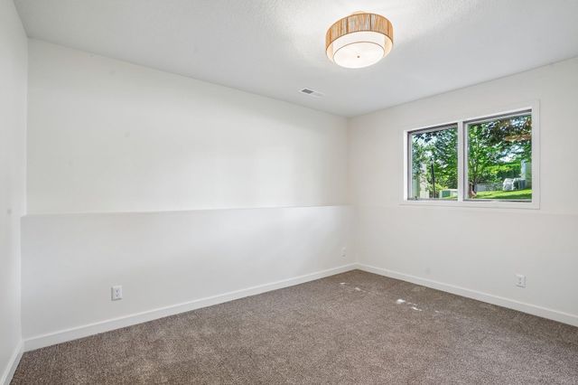 425 Crestview Drive S, Maplewood, MN 55119