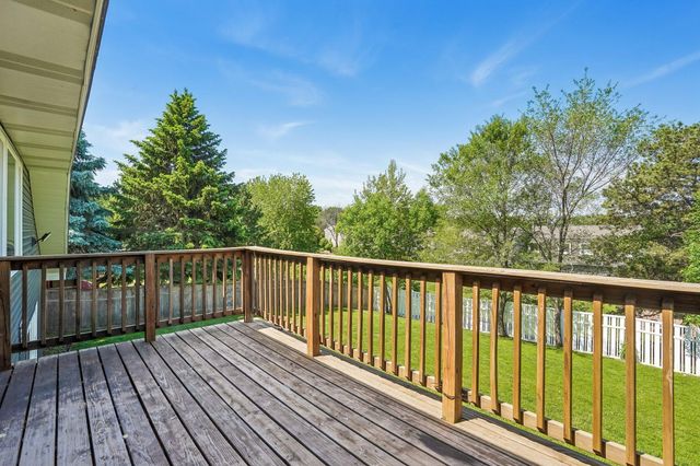 425 Crestview Drive S, Maplewood, MN 55119